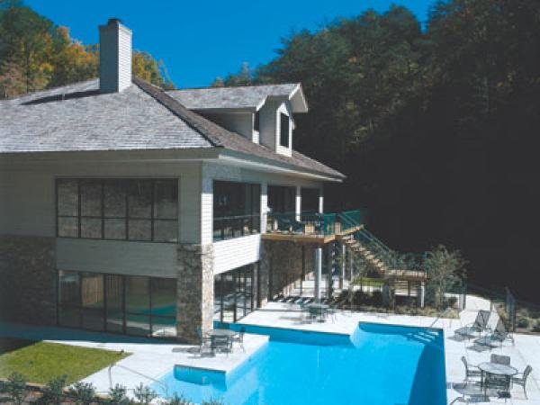 Pool & Exterior