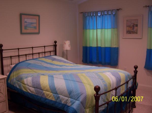 Master bedroom w/private bathroom