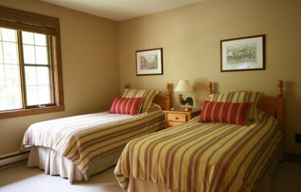Third bedroom with two single beds and flat screen
