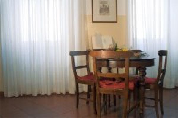 Dining area 1