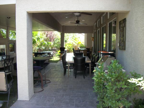 Bk. yrd covered patio area, bar, Dinning, bbq.    