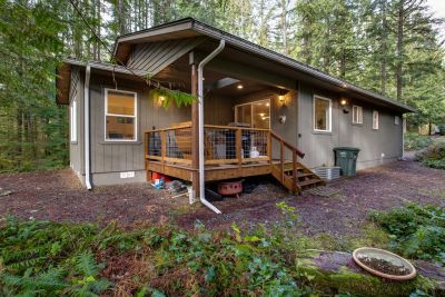 Glacier, Washington, Vacation Rental Cabin