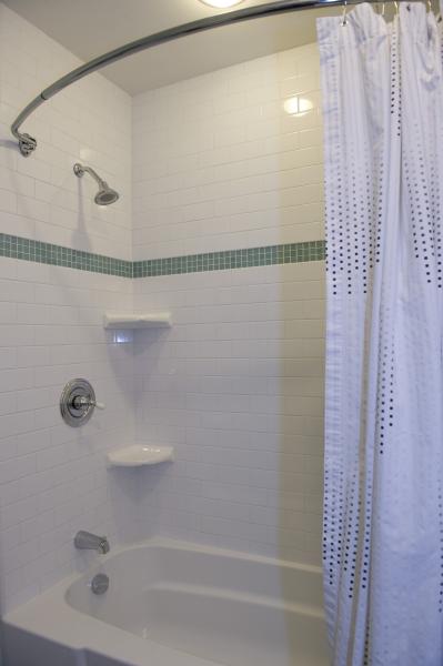 Bathtub/shower combo