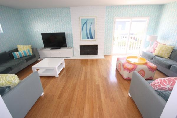 Living Room to Deck and Walkstreet