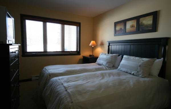 Third bedroom with two single beds and TV	