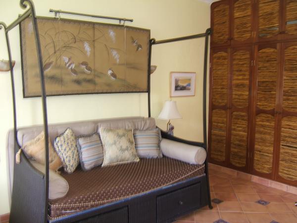 103 Master Bedroom Lounge
