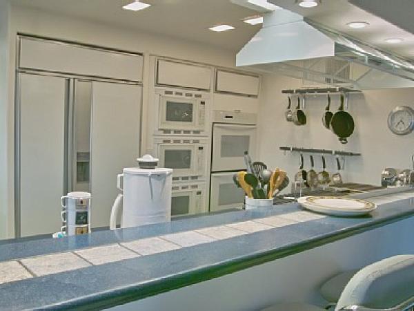 This Kitchen Makes Cooking For Groups Easy And Fun