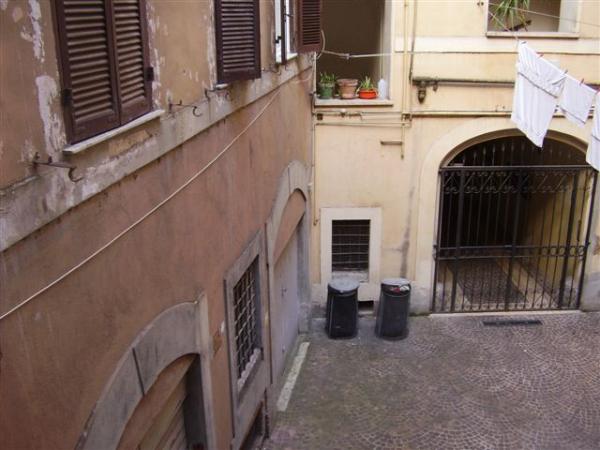 View Navona Leutari