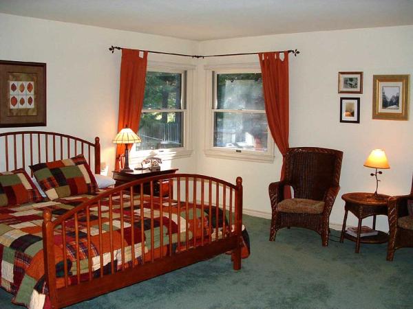 Downstairs master bedroom with king bed