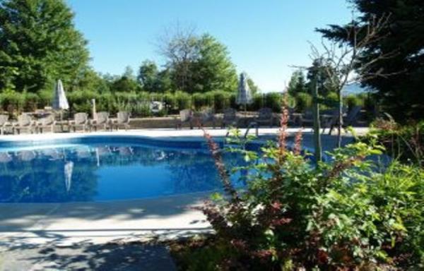 Oudoor swimming pools summer only	