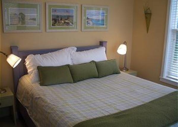 Queen Bedroom