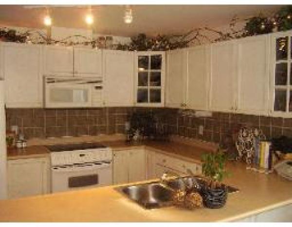 Full Kitchen with all you need ! 