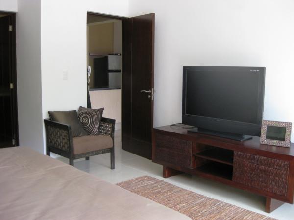 42' Plasma Flatscreen TV, Blu-ray player