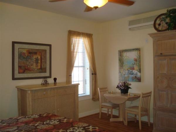 Table Armoire Area