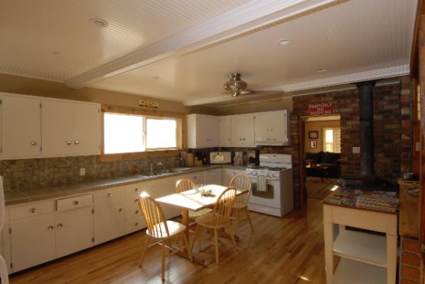 Fully Stocked Kitchen, Settings for 13