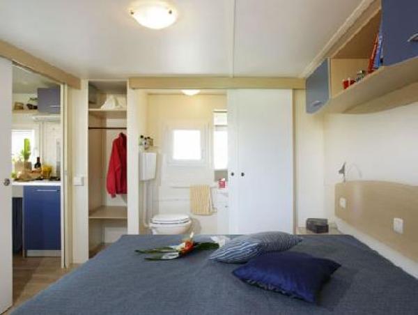  Master Bedroom Ensuite Bathroom  