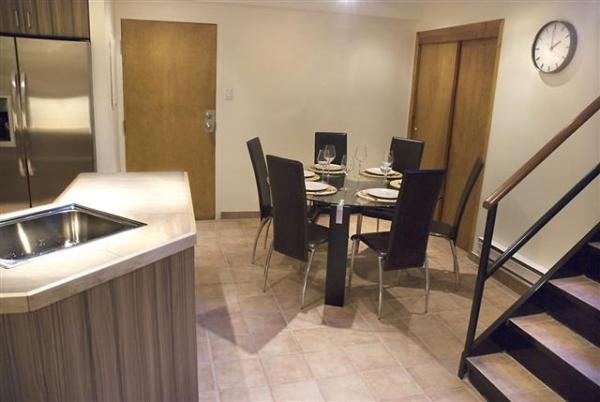 Kitchen with Breakfast Table for 6