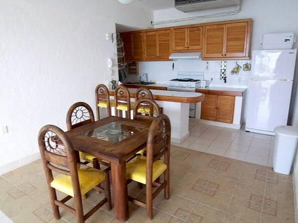Dining Area & Kitchen
