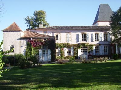 The front of the chateau