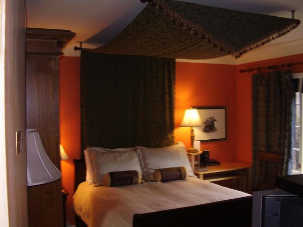 Garry Oak Room