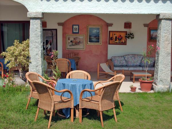 Outer Sitting Area 