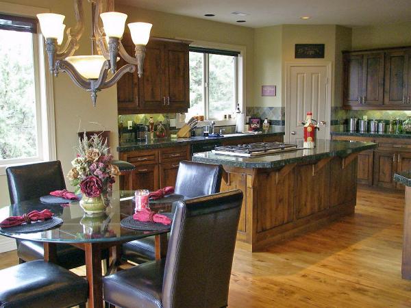 Gourmet kitchen and nook