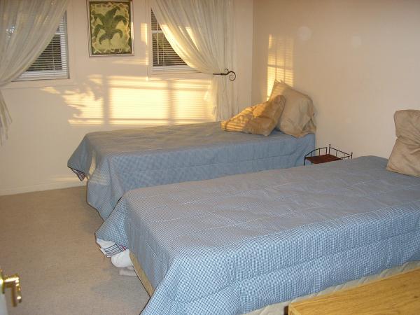 Bedroom with Full Bath Adjoining Den 