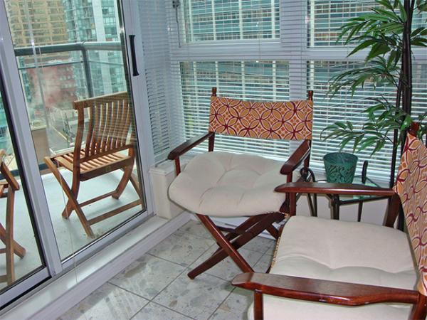 Indoor atrium and outdoor balcony
