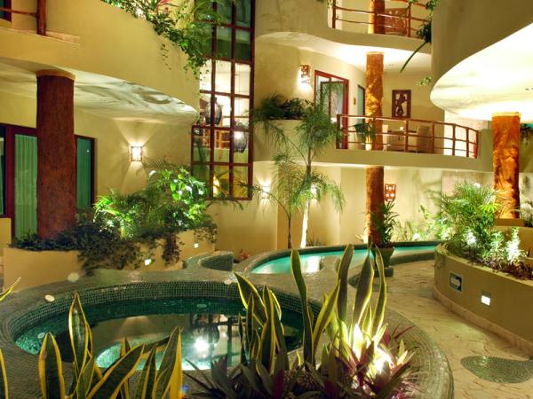 outdoor jacuzzi