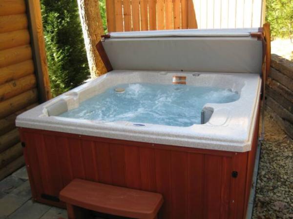 New 5 Person Hot Tub