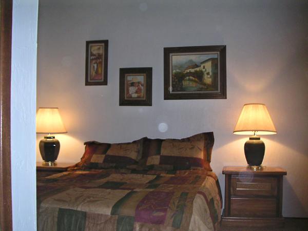 Guest bedroom-1 king & 1 bunk bed set
